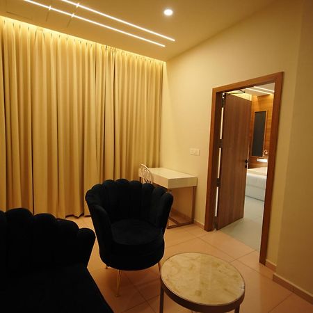 Hotel Sreevalsam Grande Pathanāmthitta Exteriér fotografie