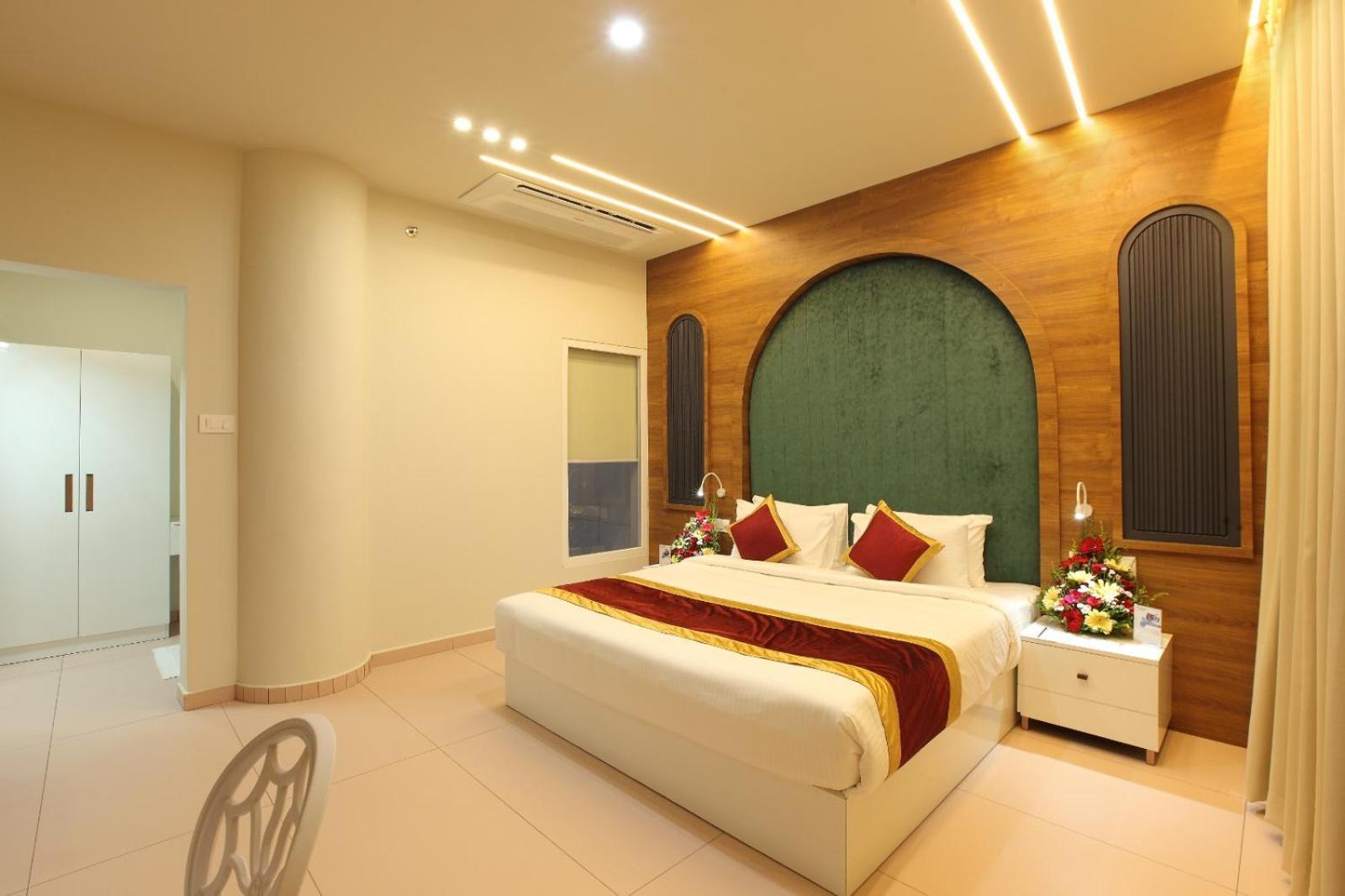 Hotel Sreevalsam Grande Pathanāmthitta Exteriér fotografie