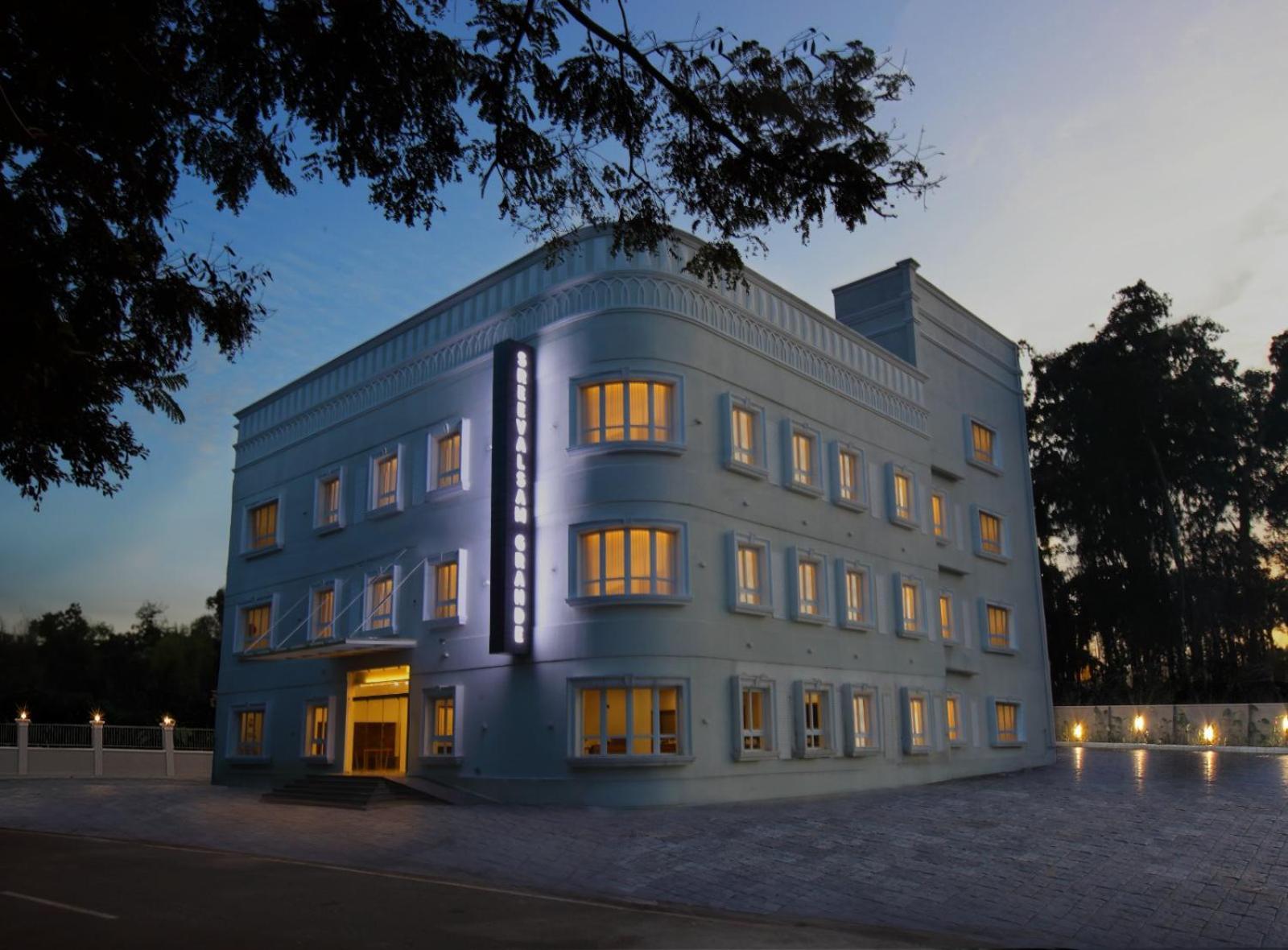 Hotel Sreevalsam Grande Pathanāmthitta Exteriér fotografie