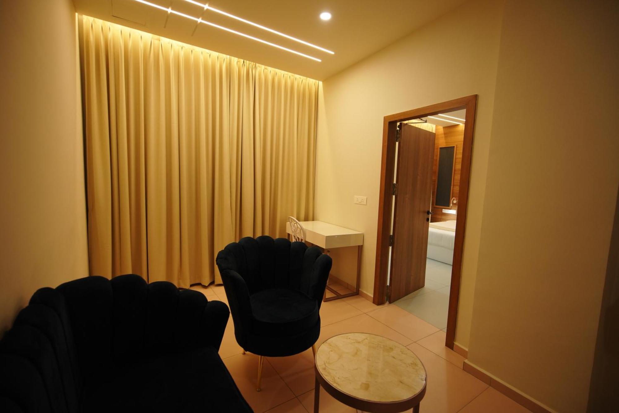 Hotel Sreevalsam Grande Pathanāmthitta Exteriér fotografie
