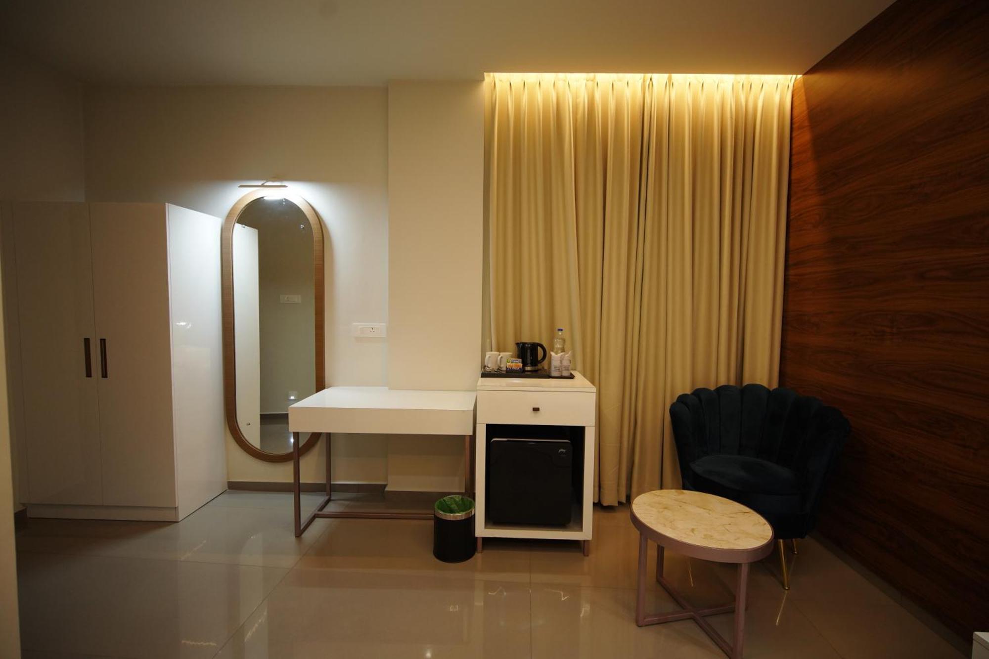 Hotel Sreevalsam Grande Pathanāmthitta Exteriér fotografie