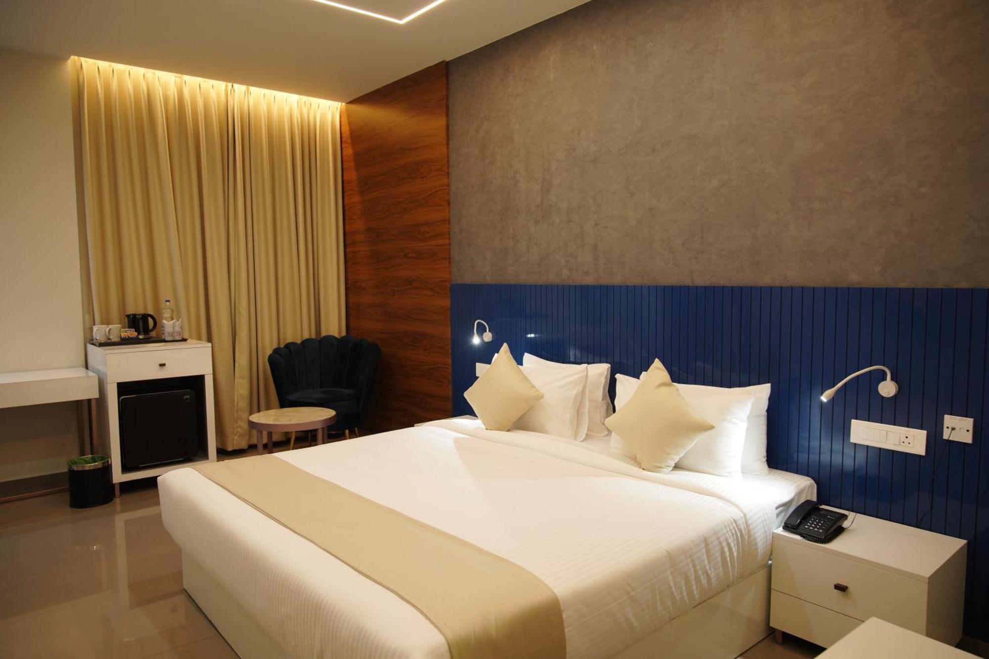 Hotel Sreevalsam Grande Pathanāmthitta Exteriér fotografie